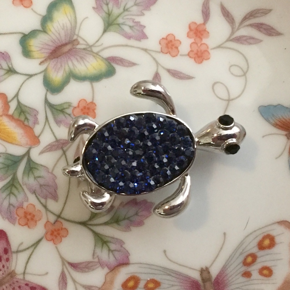 Turtle silver tone rhinestone brooch